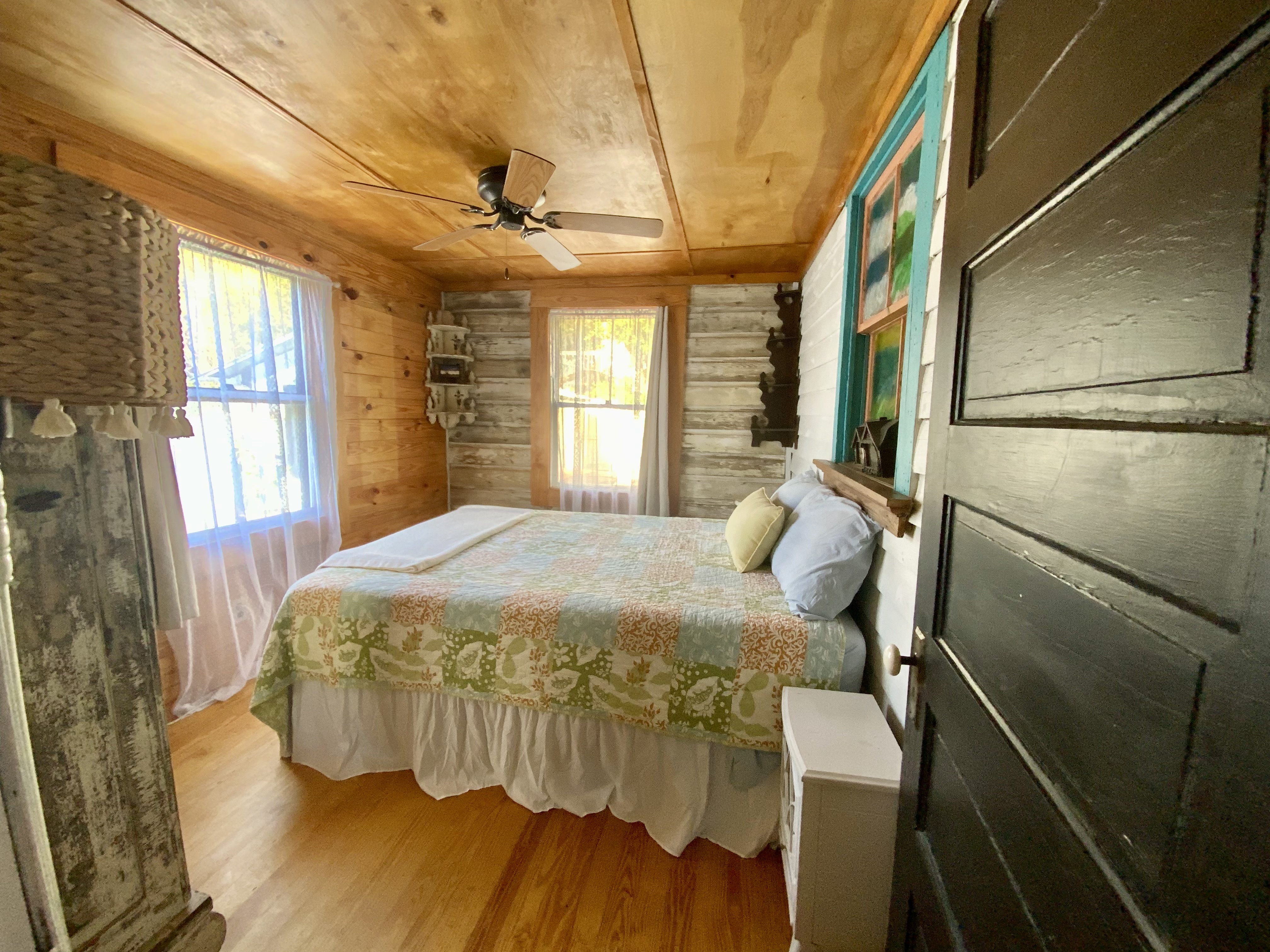 Queen bedroom with ceiling fan/2 large windows