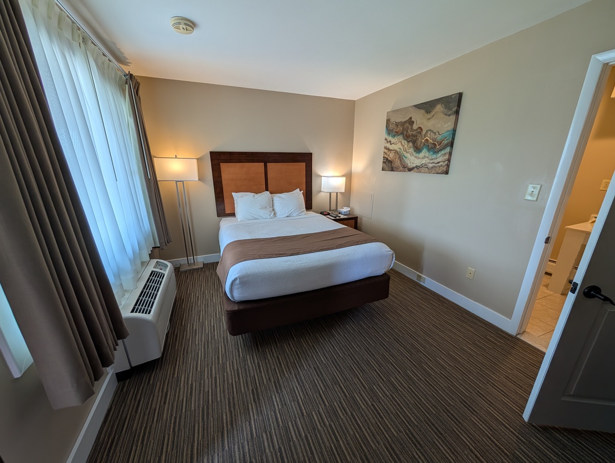 (Queen) Room