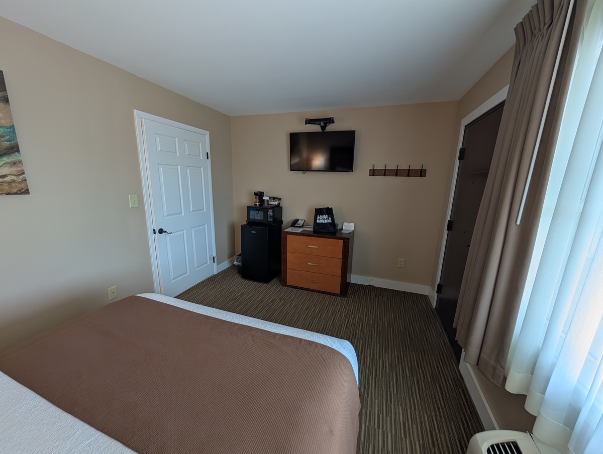 (Queen) Room