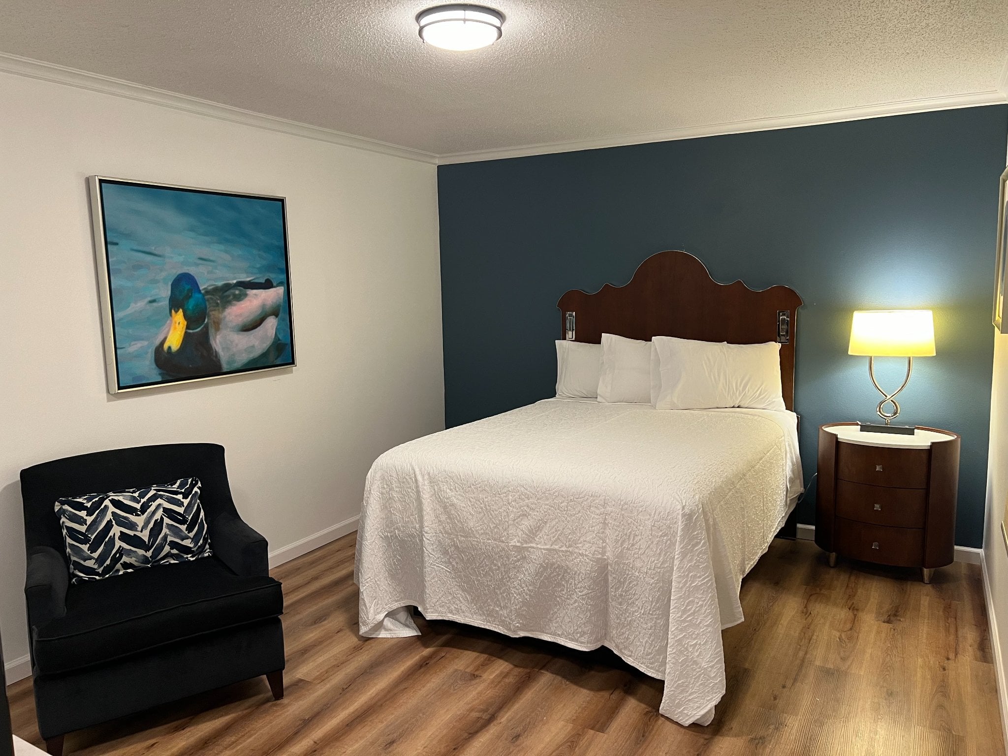 Deluxe Single Queen Room
