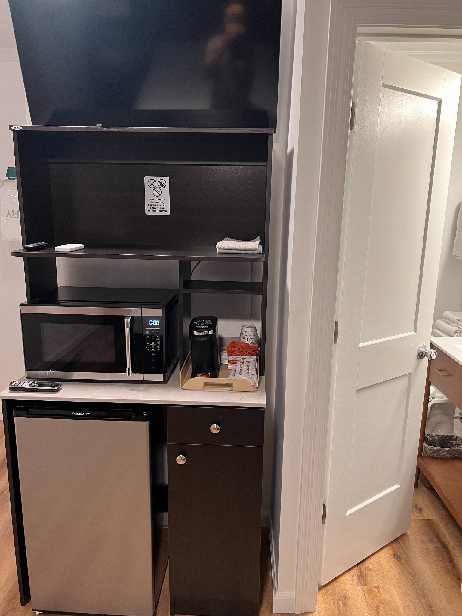 Deluxe Single Queen Room