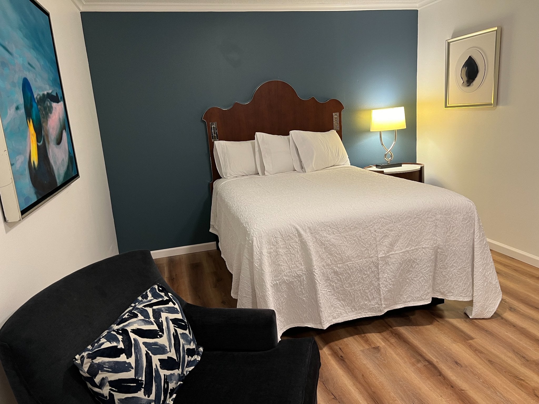 Deluxe Single Queen Room